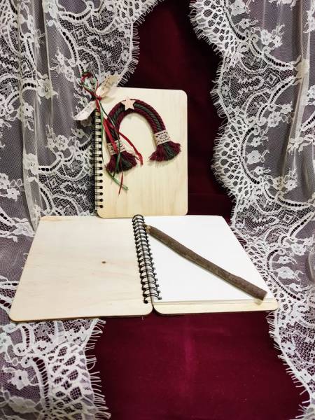 Ξύλινο σημειωματάριο με ουράνιο τόξο